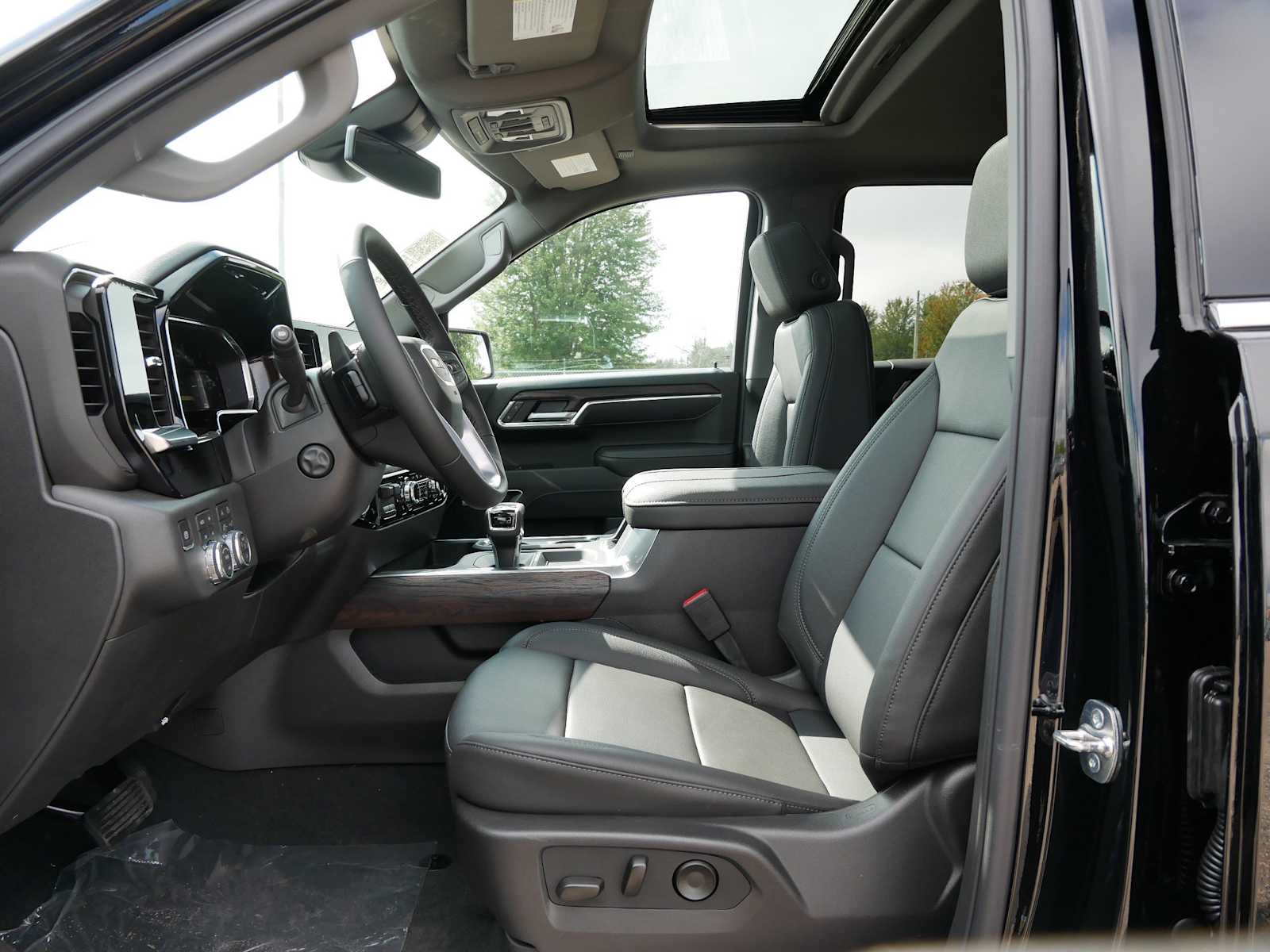 2026 Gmc Sierra 1500 SLT photo 11