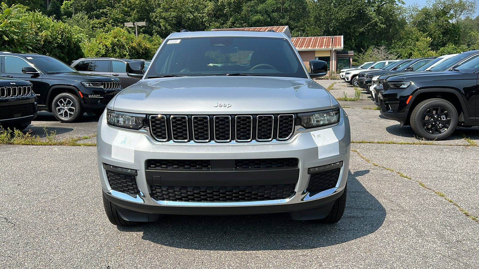 2025 Jeep Grand Cherokee Limited photo 2