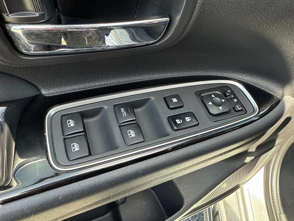 2018 Mitsubishi Outlander PHEV SEL photo 19