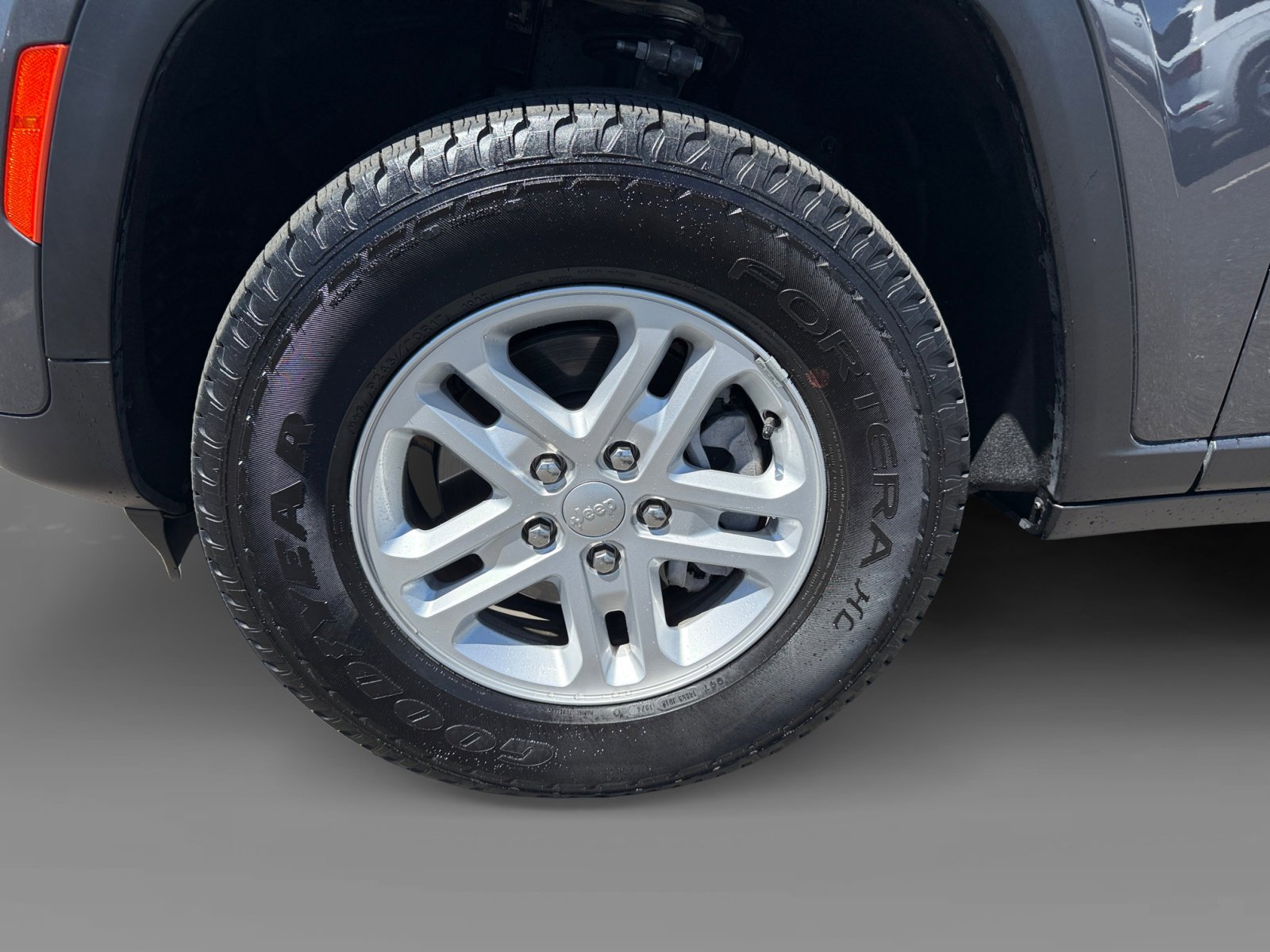 2024 Jeep Grand Cherokee Laredo photo 9