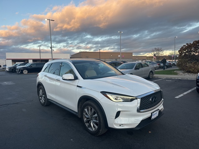 2022 Infiniti QX50 Luxe photo 2