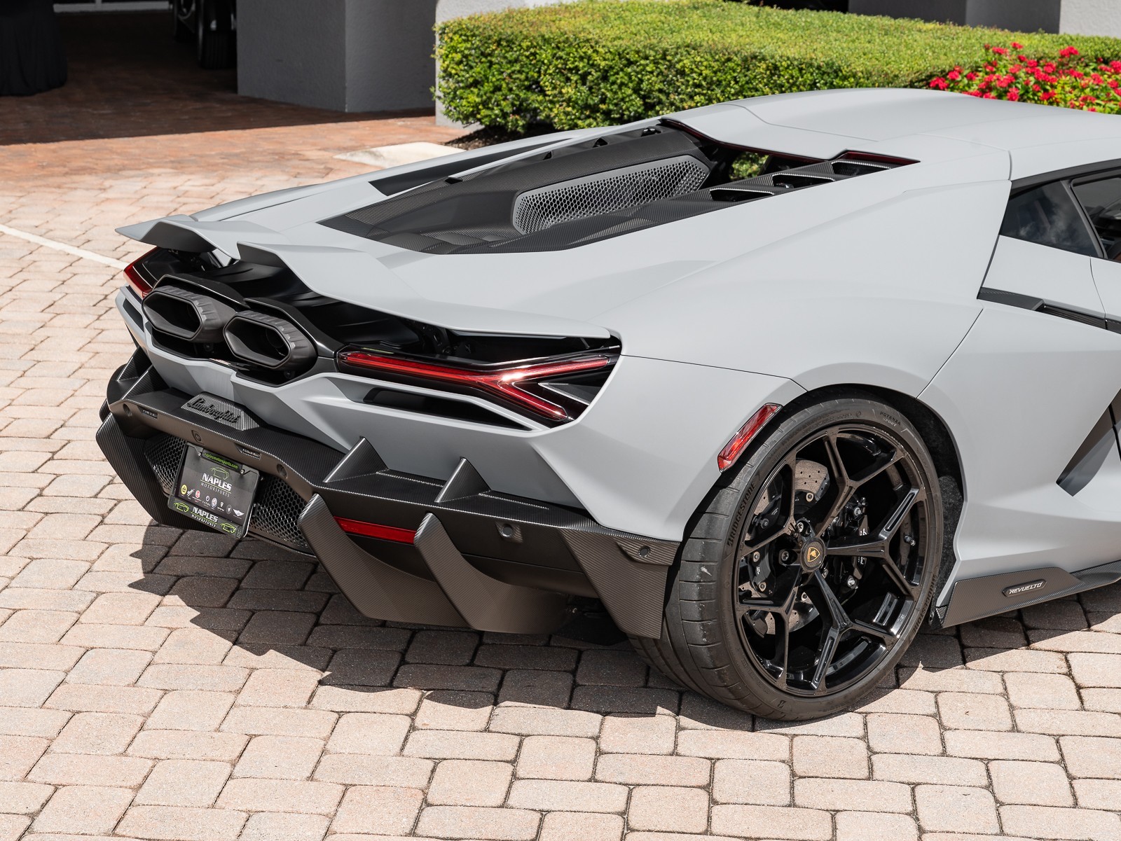 2024 Lamborghini Revuelto photo 3