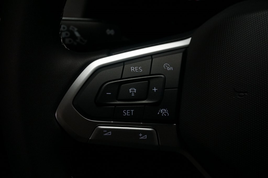 2025 Volkswagen Atlas Cross Sport SE Technology photo 21