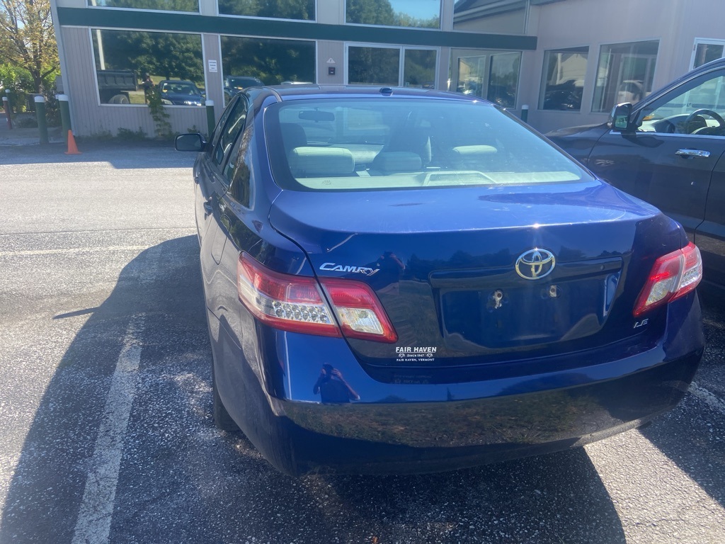 2011 Toyota Camry SE photo 3