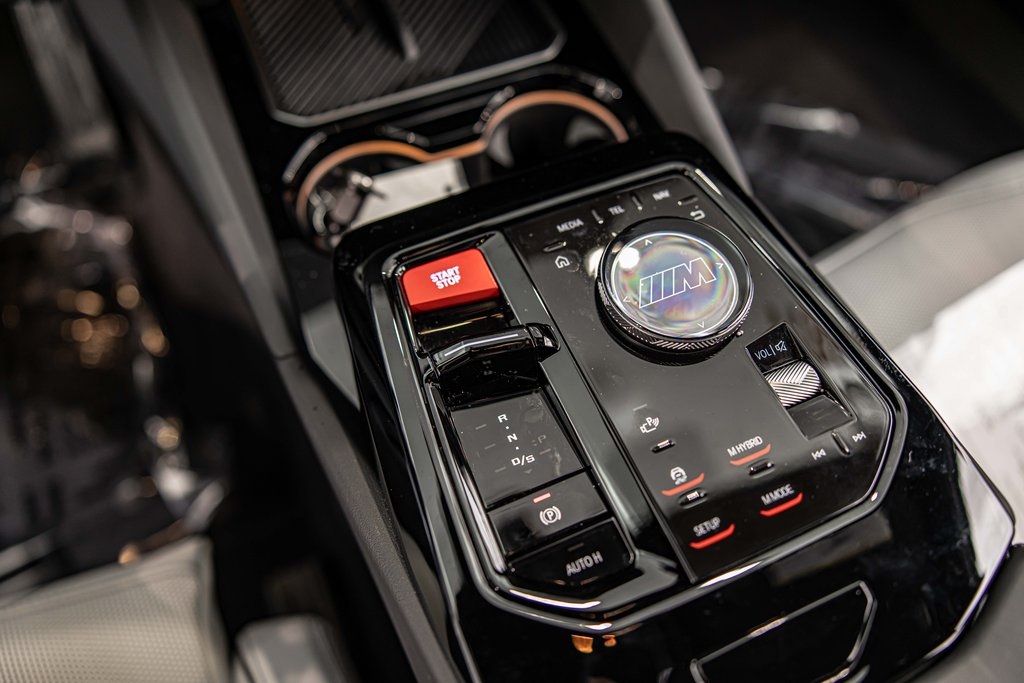 2025 BMW M5 - Image 28