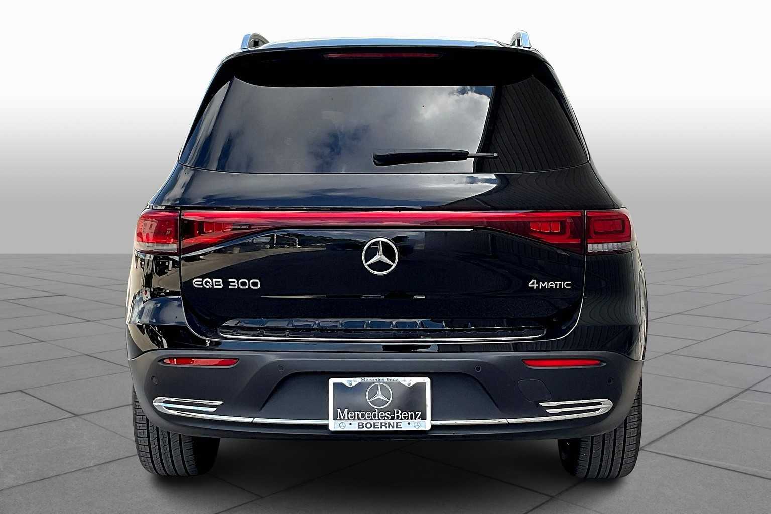 2023 Mercedes Benz EQB 300 4MATIC photo 4