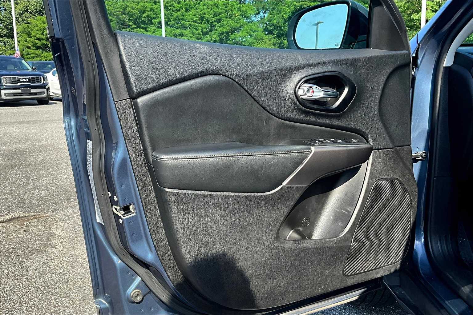 2021 Jeep Cherokee Latitude Lux photo 20