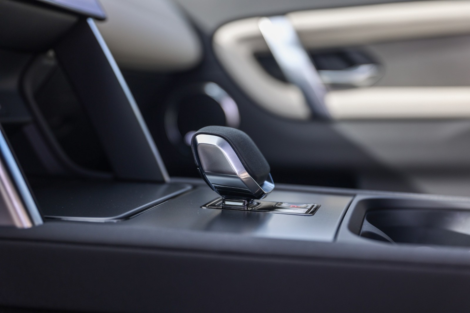 2025 Land Rover Discovery Sport Dynamic SE photo 18