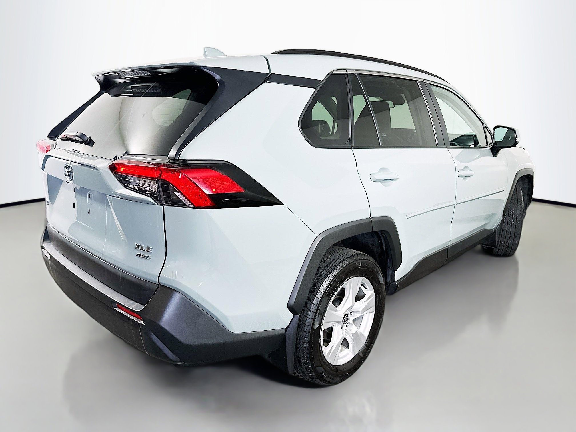 2021 Toyota RAV4 XLE photo 7