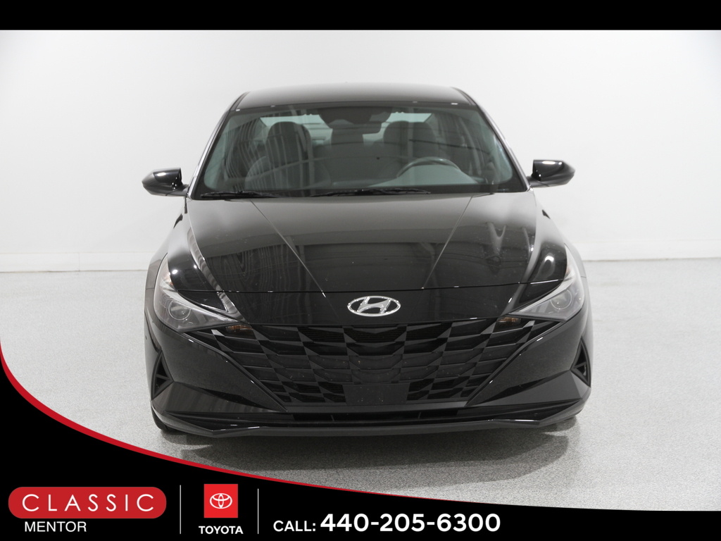 2023 Hyundai Elantra SEL Convenience photo 2