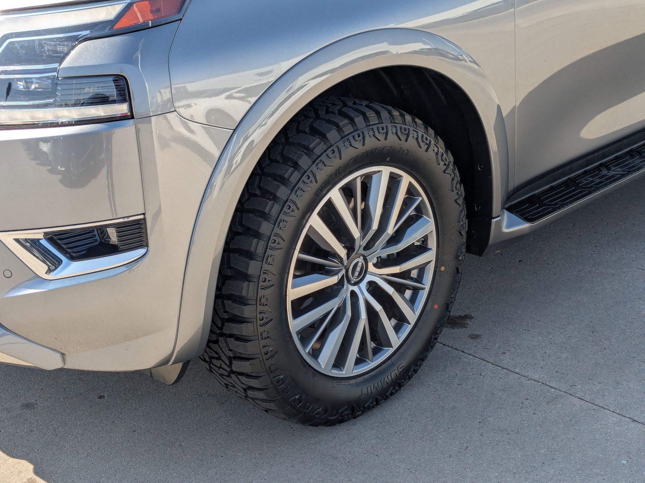 2024 Nissan Armada SL photo 13