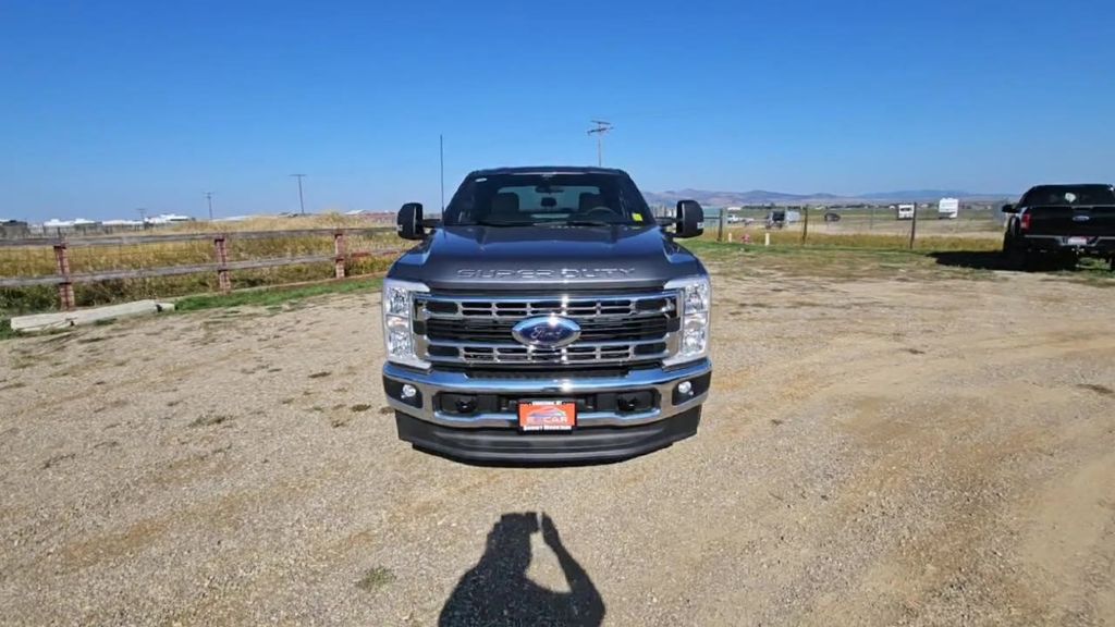 2025 Ford F-350 photo 3
