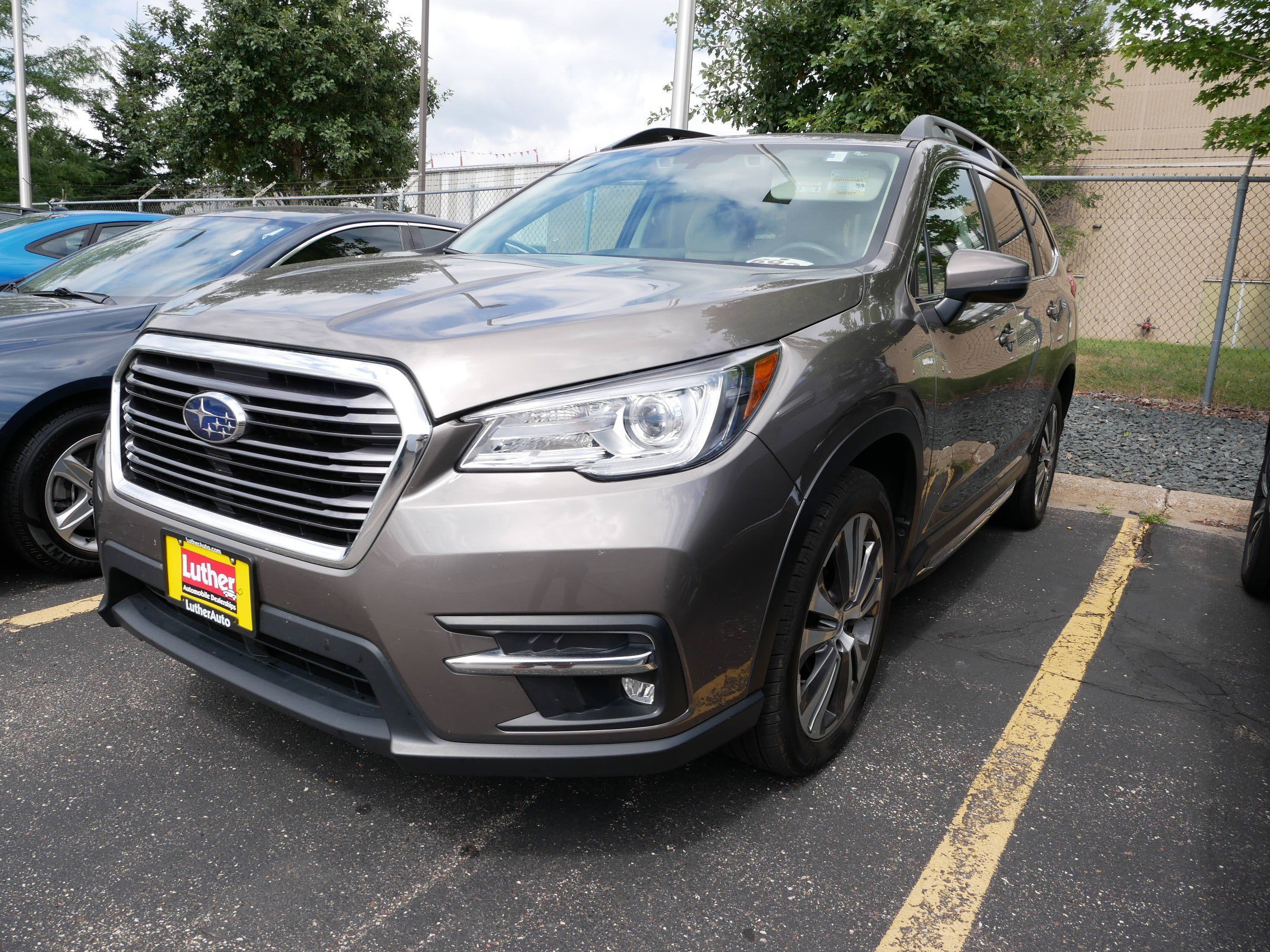 2022 Subaru Ascent Limited photo 2