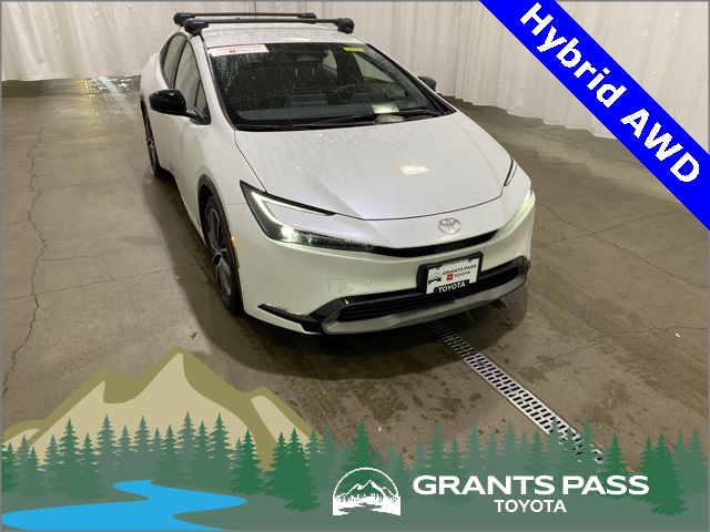 2026 Toyota Prius XLE's photo