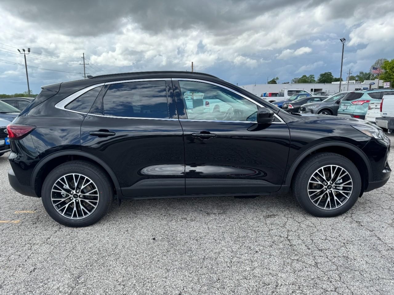 2025 Ford Escape Plug-In Hybrid photo 2