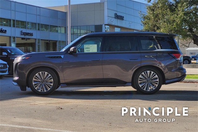 2025 Infiniti QX80 Luxe photo 5