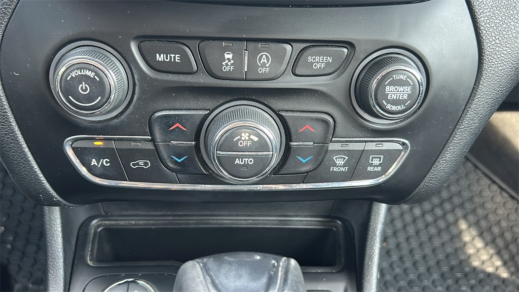 2019 Jeep Cherokee Trailhawk photo 26