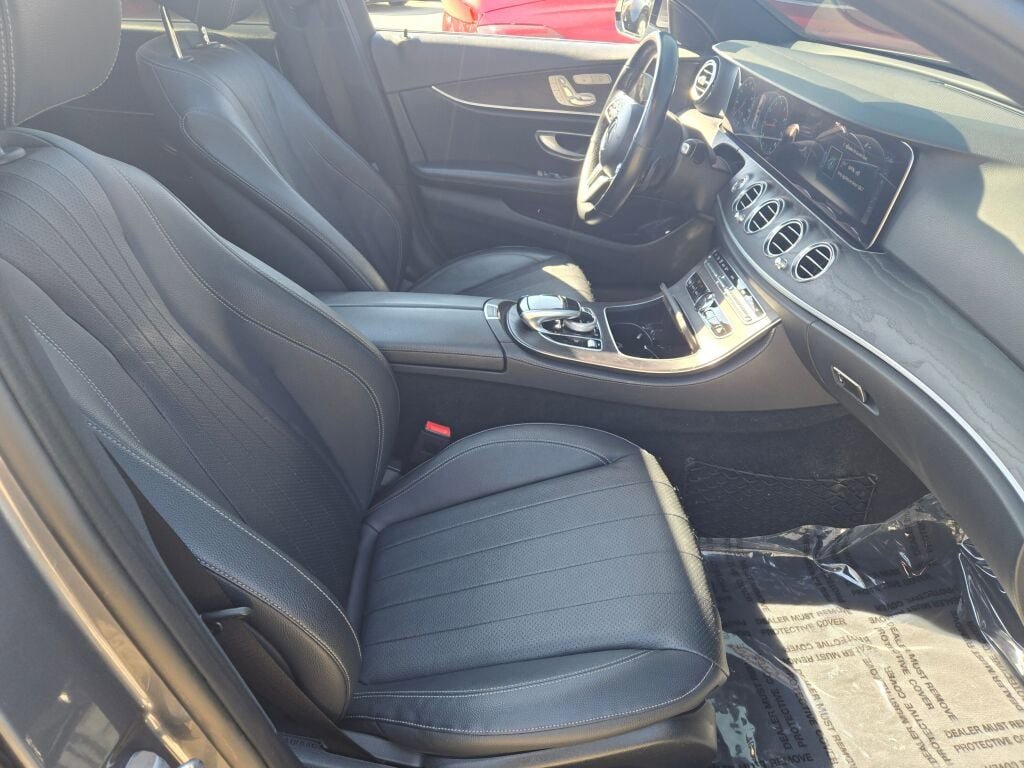 2019 Mercedes Benz E 300 4MATIC Sedan photo 3