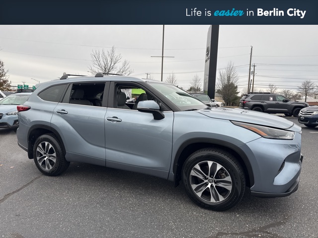 2022 Toyota Highlander XLE's photo