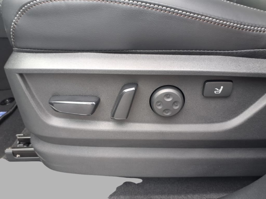 2025 Nissan Armada Platinum Reserve photo 13