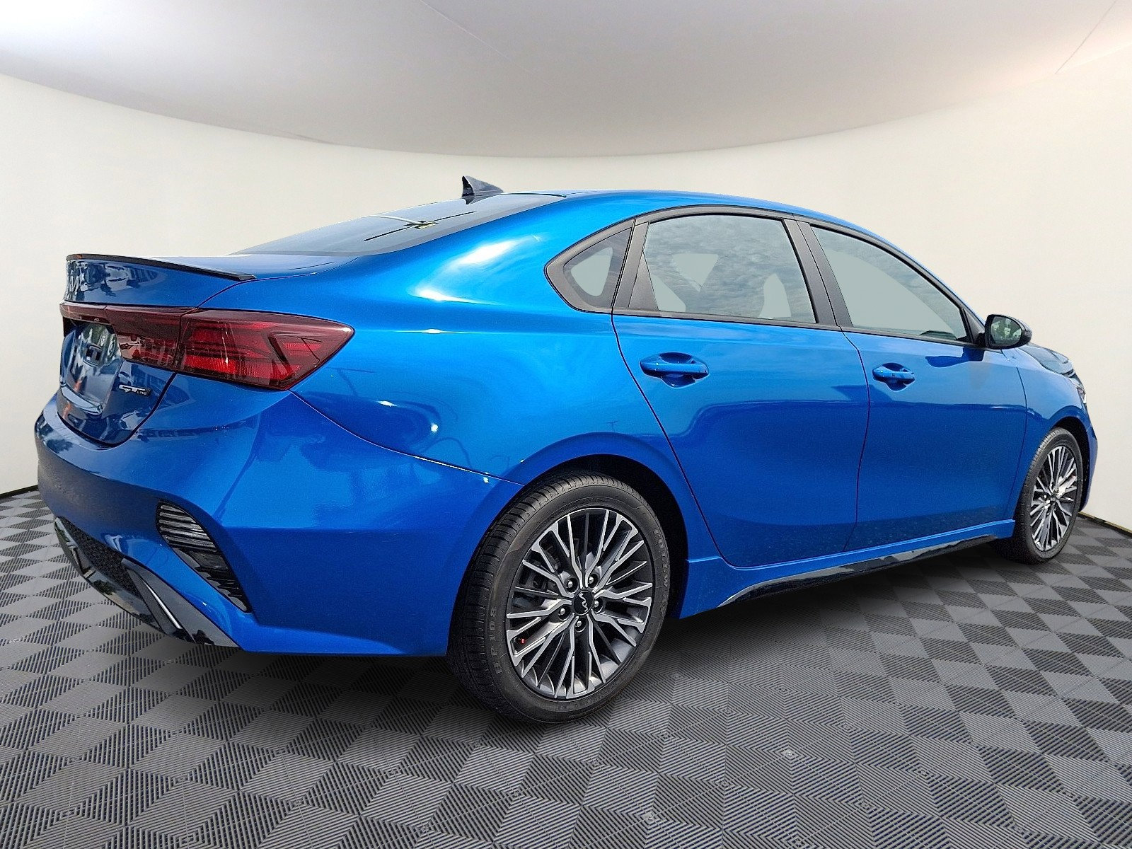 2022 Kia Forte GT-Line photo 5
