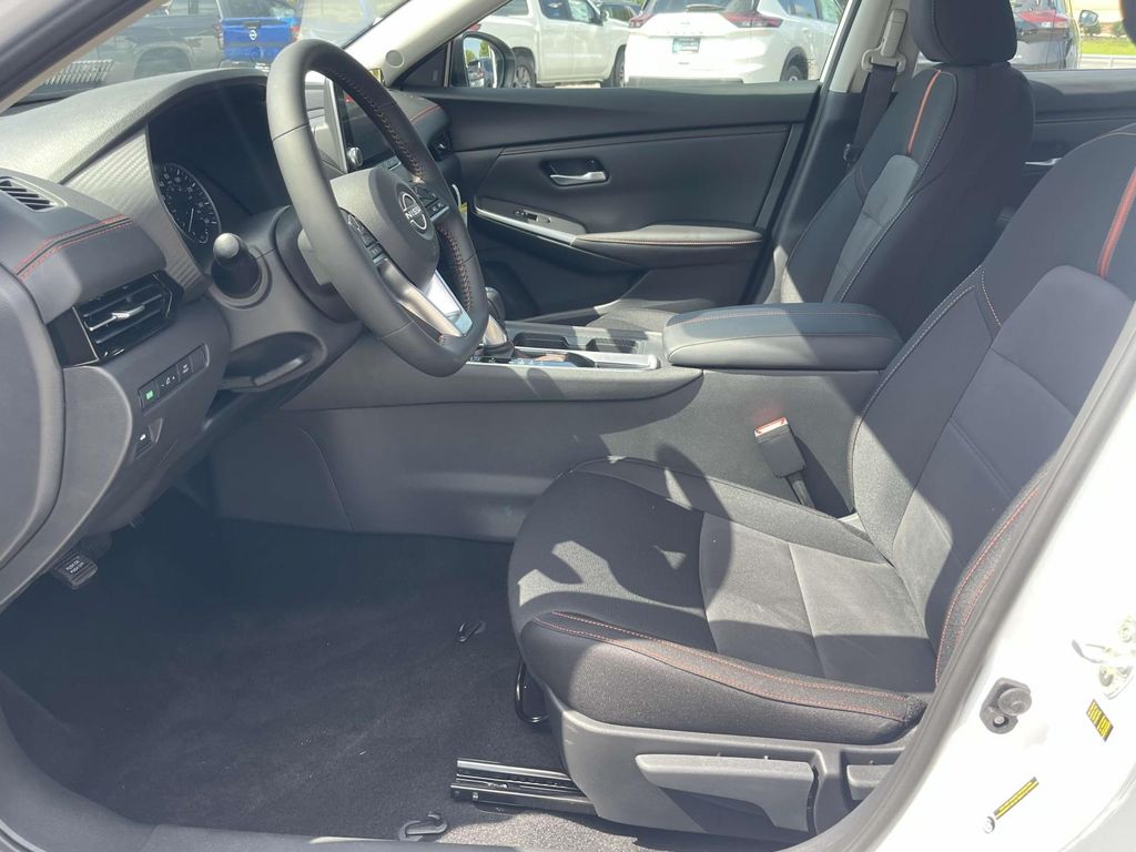 2025 Nissan Sentra SR photo 10