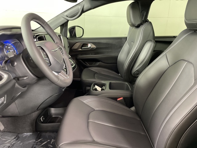2025 Chrysler Pacifica photo 19