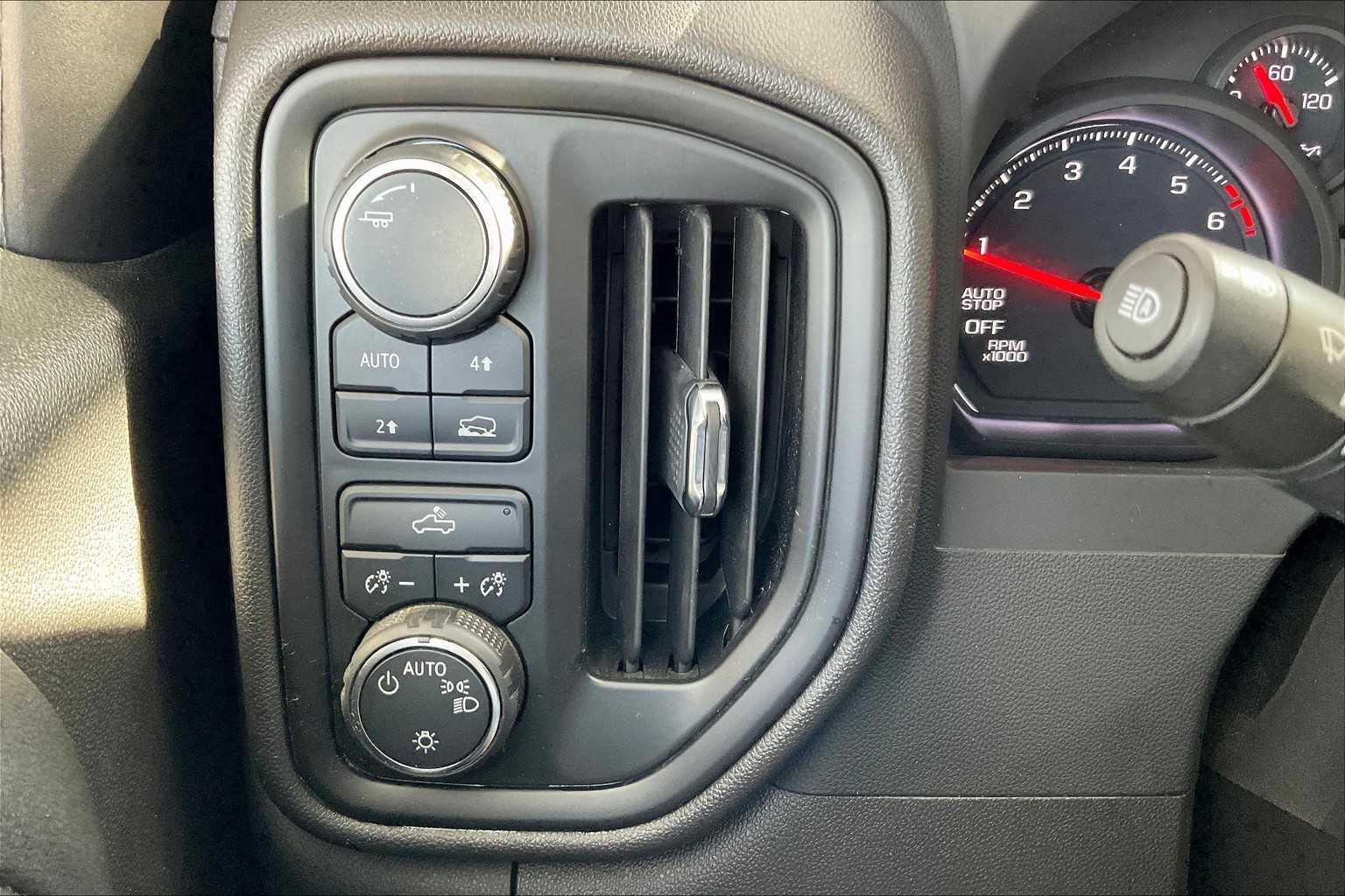 2022 Chevrolet Silverado 1500 Custom photo 30