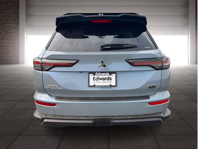 2025 Mitsubishi Outlander SE photo 3