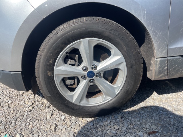 2021 Ford Edge SE photo 4