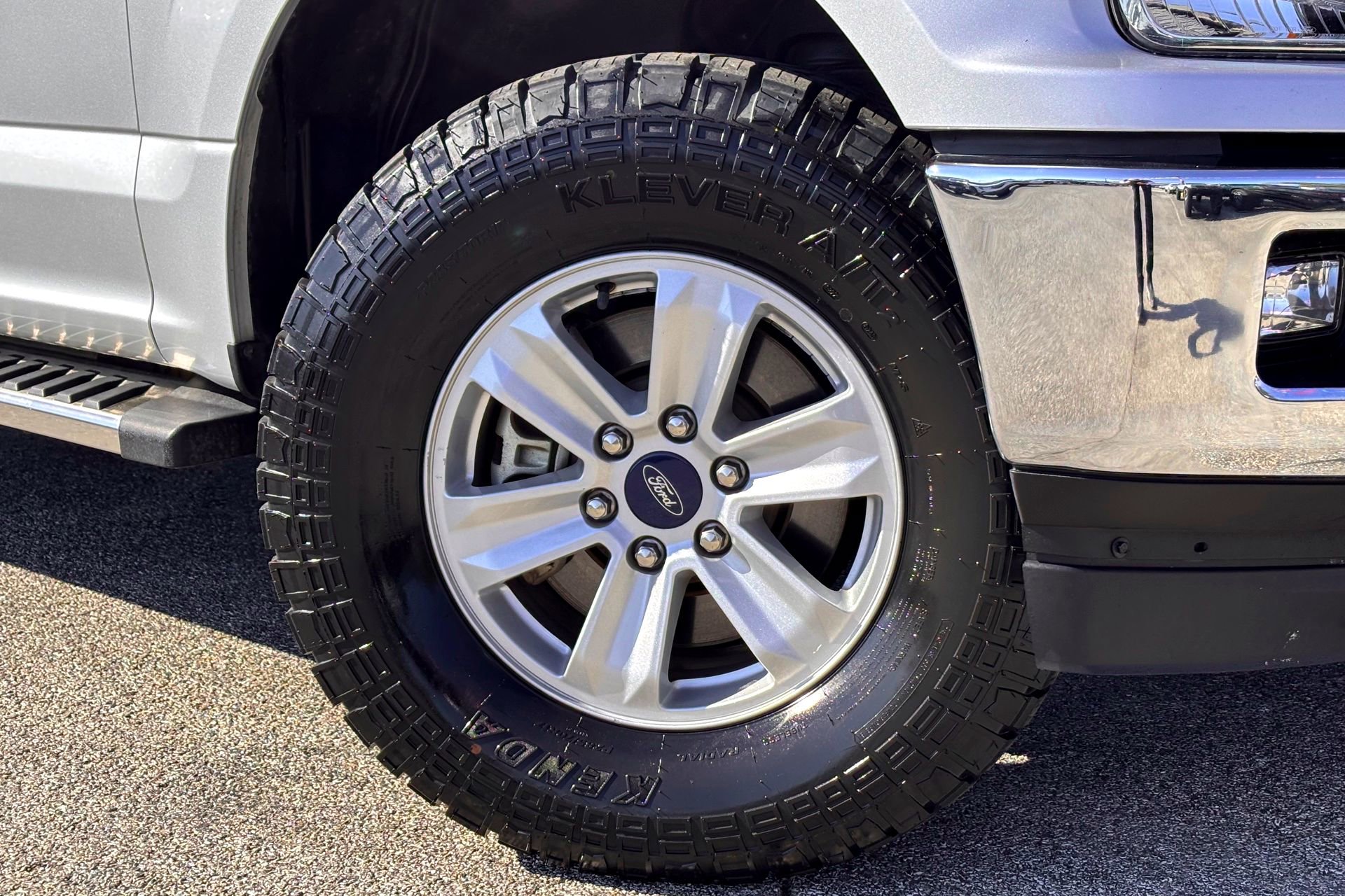 2019 Ford F-150 XLT photo 2