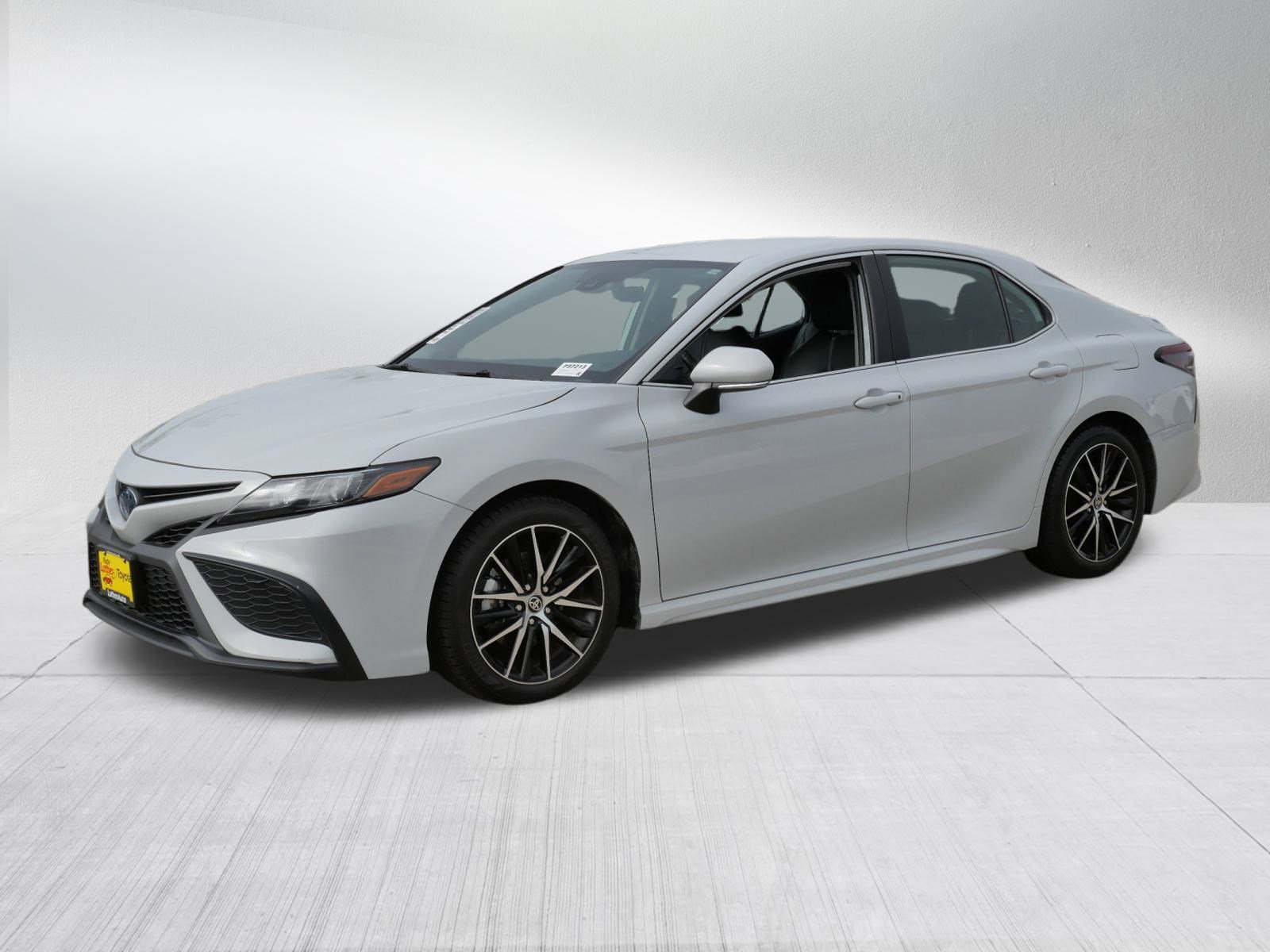 2022 Toyota Camry Hybrid SE photo 3