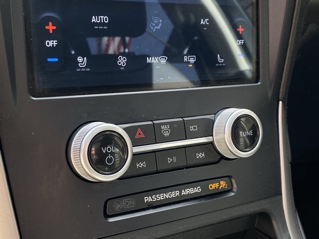 2022 Ford Edge SEL photo 23