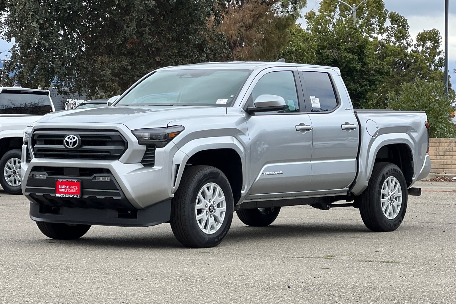 2025 Toyota Tacoma SR5 4x4 Double Cab photo 2