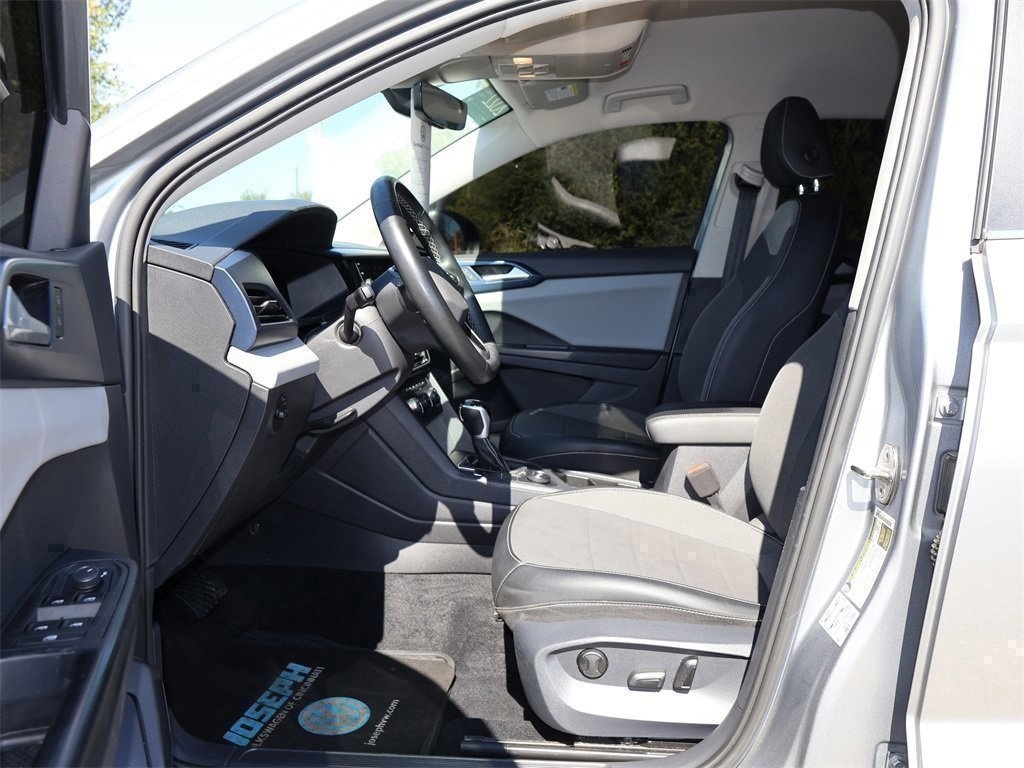 2022 Volkswagen Taos SE photo 8