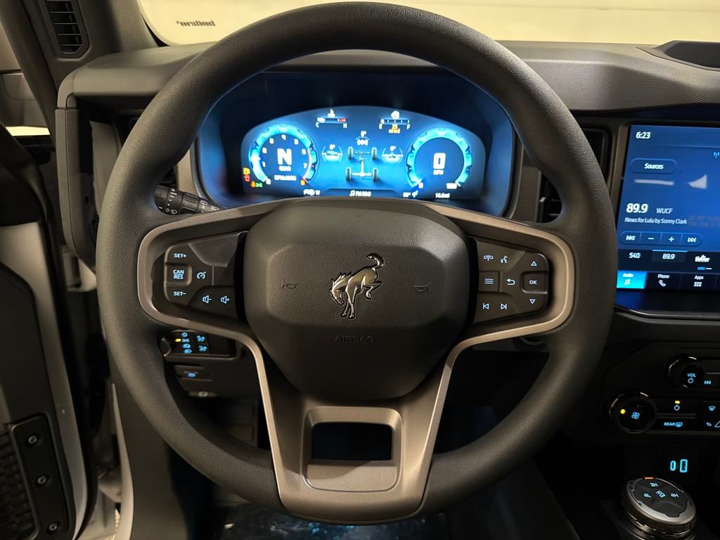2025 Ford Bronco Base photo 8
