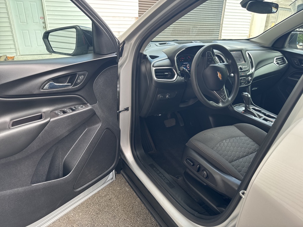 2021 Chevrolet Equinox LT photo 4