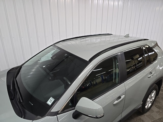 2021 Toyota RAV4 XLE photo 16