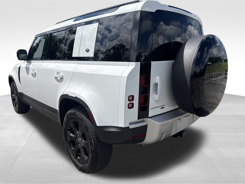 2023 Land Rover Defender 110 SE photo 3