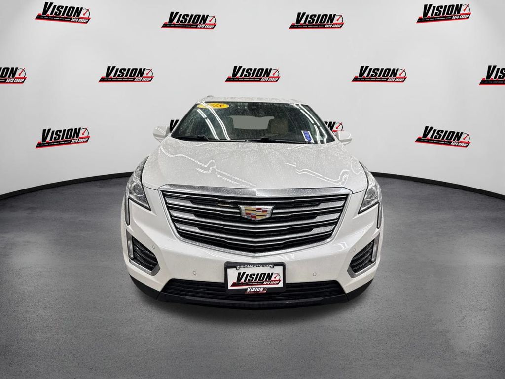 2018 Cadillac XT5 Luxury photo 2