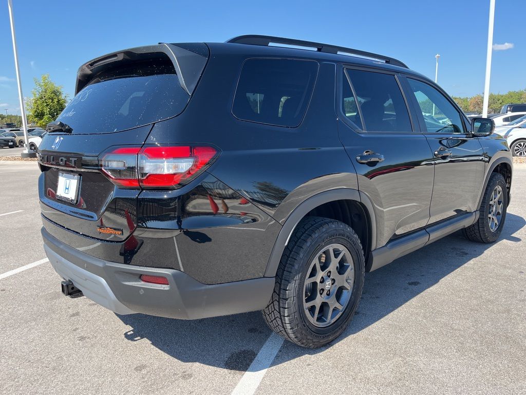 2025 Honda Pilot TrailSport photo 2
