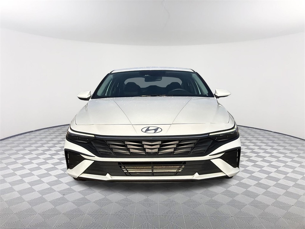 2024 Hyundai Elantra SE photo 2