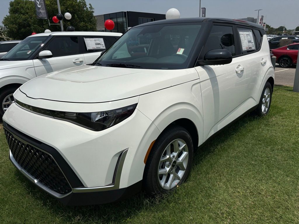 2025 Kia Soul S photo 3