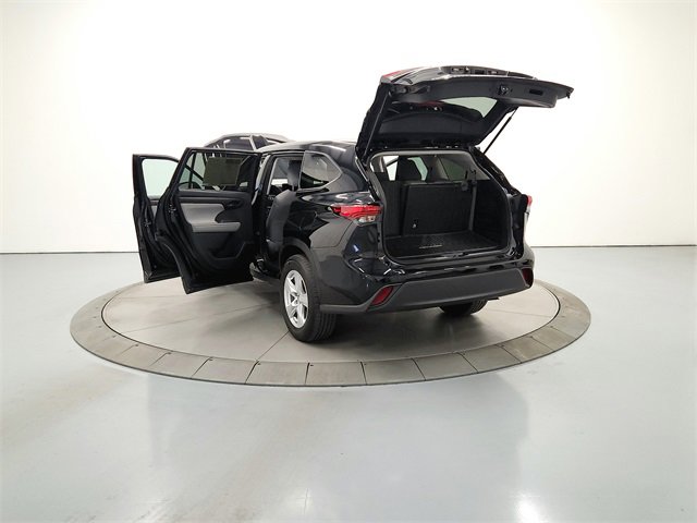 2023 Toyota Highlander L photo 11