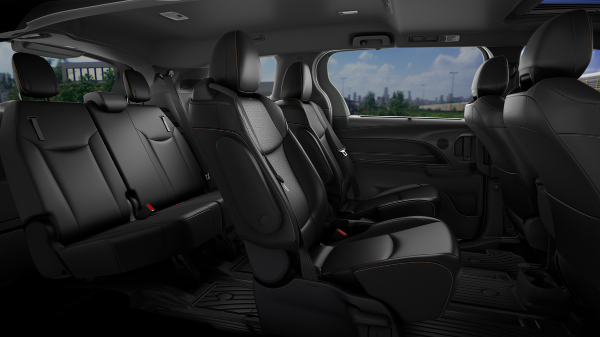 2025 Toyota Sienna Woodland Edition photo 19