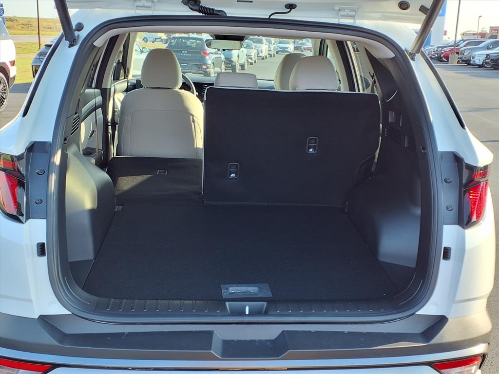 2026 Hyundai Tucson SEL photo 2