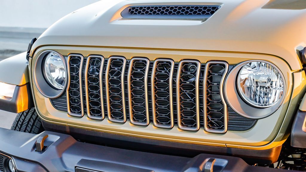 2025 Jeep Gladiator Sport S photo 4