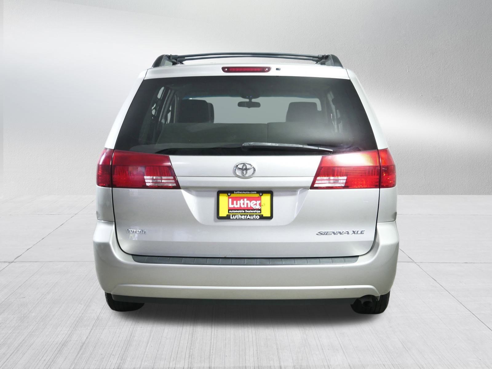 2004 Toyota Sienna XLE photo 3