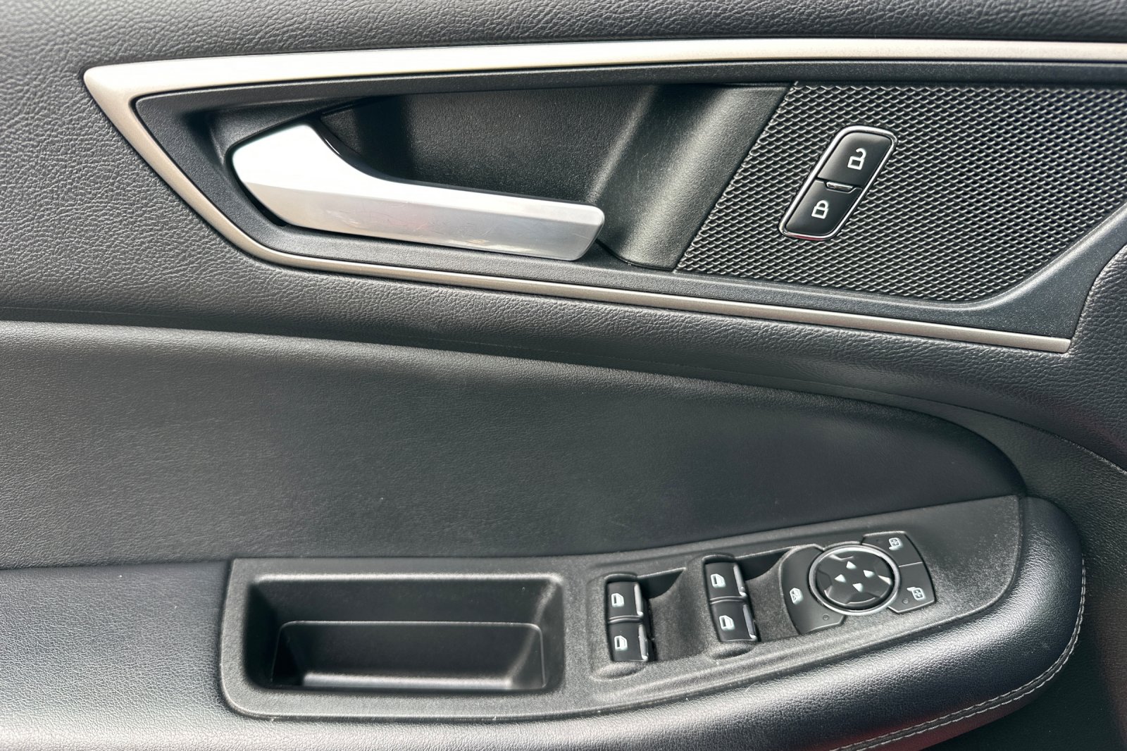 2022 Ford Edge SEL photo 10