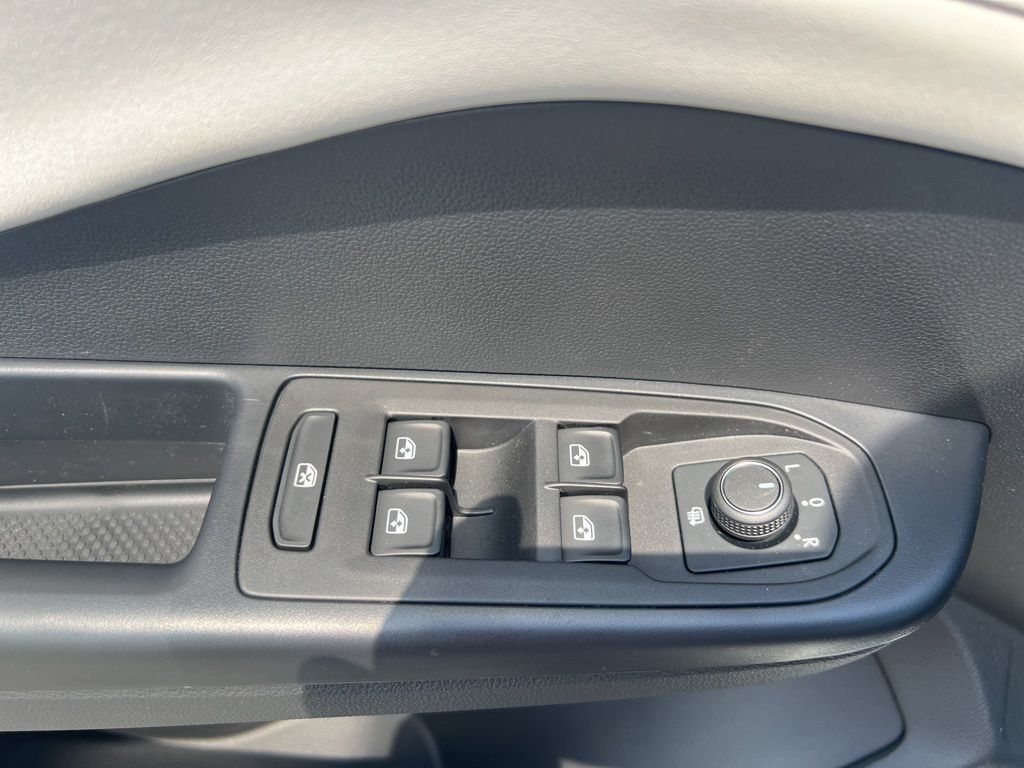 2025 Volkswagen Taos SE photo 15